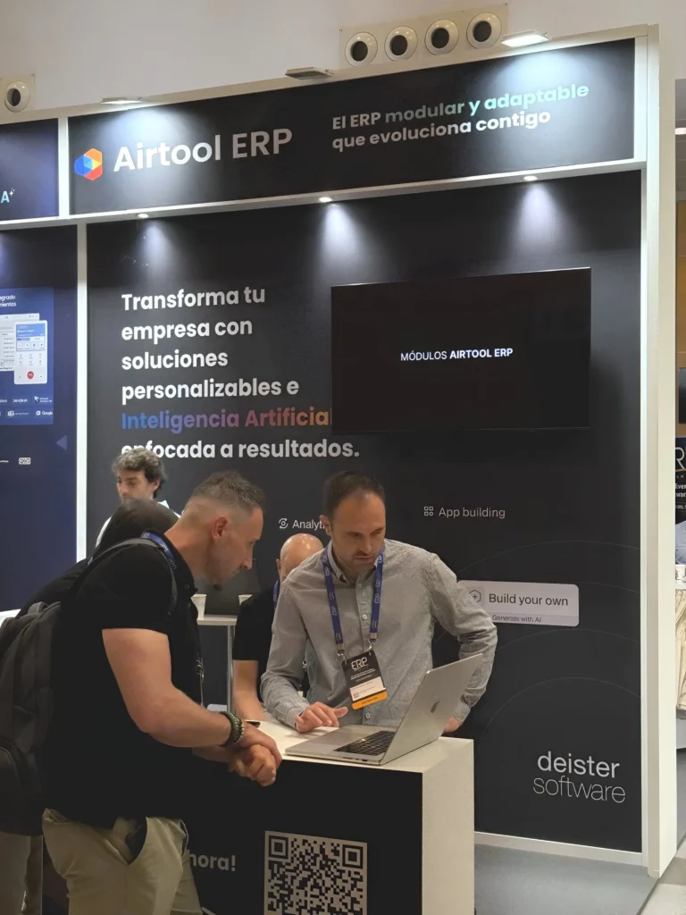 Personal de Deister explicando el sistema Airtool.